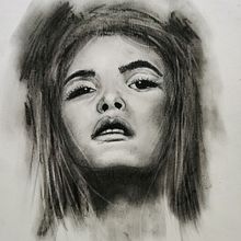 Il mio progetto del corso: Ritratto artistico al carboncino: creare atmosfere. Un proyecto de Ilustración tradicional, Bellas Artes, Dibujo, Dibujo de Retrato, Dibujo realista y Dibujo artístico de astrattalab - 10.12.2022
