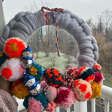 My project for course: Pom-Pom Design and Creation. Arts, Crafts, Decoration, DIY, and Textile Design project by michellemeow - 12.11.2022