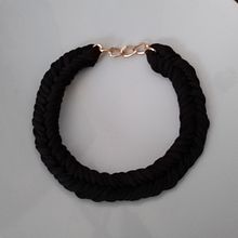 Mi proyecto del curso: Creación de joyería textil. Un projet de Artisanat, Design de bijoux, Art textile , et Design textile de Aleidis Gendis Mojena - 13.12.2022