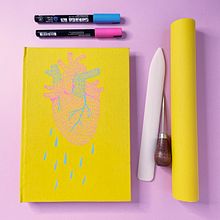 A5 Skeetchbook for course: Sketchbook Design and Binding. Un proyecto de Ilustración tradicional, Artesanía, Encuadernación, DIY y Sketchbook de susie.esse - 13.12.2022