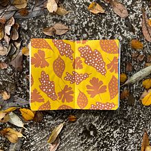 Botanical Patterns. Traditional illustration, Pattern Design, Botanical Illustration, and Sketchbook project by Sofia Gralha - 12.13.2022