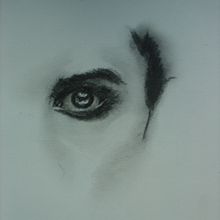 Portraits au fusain. Traditional illustration, Fine Arts, Drawing, Portrait Drawing, Realistic Drawing, and Artistic Drawing project by nadinebrisson632 - 12.19.2022