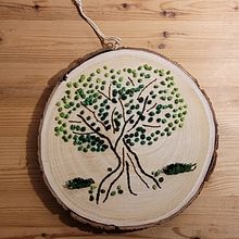 My project for course: Embroidery on Wood: Art Inspired by Nature. Projekt z dziedziny  Haft, Obróbka drewna, Wzornictwo tekst i liów użytkownika Dina Quaas - 20.12.2022