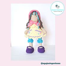 Mi proyecto del curso: Elaboración de muñecas amigurumi románticas. Un proyecto de Artesanía, Diseño de juguetes, Tejido, Crochet, Amigurumi y Diseño textil de Luz Sanoja - 07.01.2023