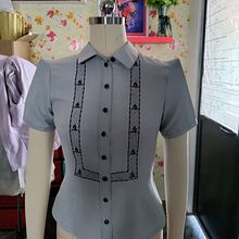 Mi proyecto del curso: Corte y confección: diseña tu propia camisa. Un proyecto de Diseño de moda, Costura y DIY de Anigiselle Regis-Sanchez - 18.12.2022