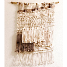Mi proyecto del curso: Introducción al macramé: creación de un tapiz decorativo . Design accesoriu, Arte și meșteșuguri, Design interior, Decorațiuni, Arte din fibre, Macramé și Design textil de Gaby Pazos - 12.26.2022