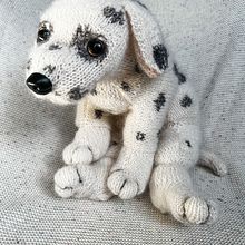 My project for course: Knitting Realistic Stuffed Animals: Make a Puppy from Yarn. Un proyecto de Tejido, DIY, Tejido de punto y Diseño textil de maddiemallard - 26.12.2022