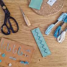 Mein Abschlussprojekt für den Kurs: Sticken auf Holz: Kunst mit Naturinspiration. Een project van Borduurwerk, Houtbewerking y Textielontwerp van Jasmin Wörndle - 27.12.2022