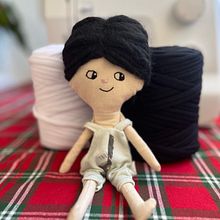 Mi proyecto del curso: Muñecos de tela: diseño, costura y creación de contenido. Un proyecto de Artesanía, Diseño de juguetes, Redes Sociales, Fotografía con móviles, Fotografía de producto, Costura, Fotografía para Instagram, Patronaje y confección			 de marinatrombin - 29.12.2022
