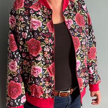 My project for course: Make and Customize Your First Bomber Jacket. Fashion Design, Sewing, Patternmaking, and Dressmaking project by Fleur van de Put - 12.28.2022