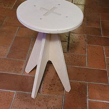 Sgabello . Een project van Traditionele illustratie y Ontwerp van accessoires van Elisio Santiangeli - 29.12.2022