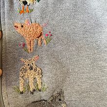 Mi proyecto del curso: Bordado con textura: combina puntadas y mostacillas . Accessor, Design, Costume Design, Arts, Crafts, Embroider, Fiber Arts, Color Theor, and Textile Design project by Consuelo Barroso - 12.29.2022