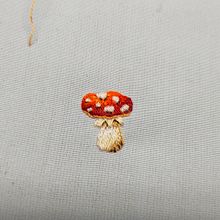 Mój projekt z kursu: Haft miniaturowy: tworzenie biżuterii tekstylnej. Jewelr, Design, Embroider, and Textile Design project by Jola Romantowska-Tomosz - 01.04.2023