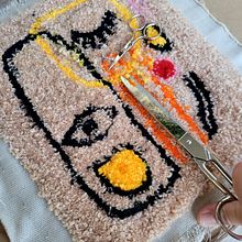 Mi proyecto del curso: Punch needle para el diseño de alfombras. Un projet de Création d'accessoires, Artisanat, Broderie, Décoration, Punch needle , et Design textile de Lilia Iglesias - 06.01.2023