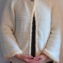 Cardigan top down . Un projet de St, lisme, Art textile, DIY, Crochet , et Design textile de Maria Villani - 12.01.2023