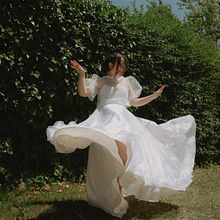 Novia-White Magic Dreamy Couture. Un projet de Design , St, lisme , et Broderie de Estefania Blanco - 21.10.2022