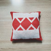 My project for course: Tapestry: Crochet Techniques for Drawing with Thread . Un projet de Création d'accessoires, Création de motifs, Art textile, DIY, Crochet , et Design textile de Nicolina Șterbeț - 12.01.2023