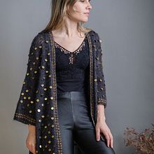 The night cardigan. Un progetto di Maglia di Pope Vergara - 14.01.2023