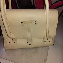 Meu projeto do curso: Criação de bolsas de couro artesanais para iniciantes. Un progetto di Design, Design di accessori, Artigianato e Cucito di Claudinei Oliveira - 16.01.2023