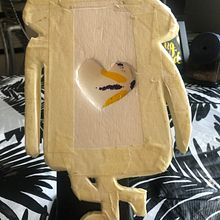 My project for course: Paper Mache for Beginners: Sculpt a Colorful Character. Un progetto di Illustrazione tradizionale, Character design, Design di giocattoli, Art to e Creatività con i bambini di Chris McCloud - 16.01.2023