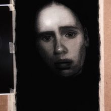 Retrato realista al carboncillo, Liv Ullmann. Un proyecto de Ilustración tradicional, Bellas Artes, Dibujo, Dibujo de Retrato y Dibujo realista de Ivan Terreu Roche - 16.01.2023