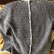 Mon projet du cours : Top-down : vêtements au crochet en une pièce. Projekt z dziedziny Projektowanie mod,  Tkactwo, DIY, Sz, dełkowanie, Wzornictwo tekst i liów użytkownika simone simone LADNER - carossino - 20.01.2023