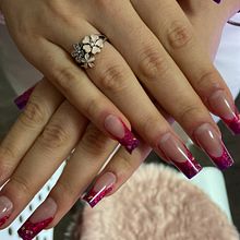 My project for course: Introduction to Nail Art. Een project van  Ontwerp, Traditionele illustratie, Schilderij, Patroonontwerp y Decoratief schilderen van sgiurescu - 18.01.2023