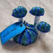 ALICE COLLECTION: Trois séries de Merveilleuses Citrouilles et de Champignons Féeriques sur le thème de Alice au Pays des Merveilles.. Projekt z dziedziny Kreat, wność, Malowanie akwarelą i Ceramika użytkownika myrenalee - 22.01.2023