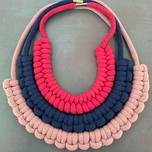 Il mio progetto del corso: Gioielli in corda per principianti: crea le tue collane. Arts, Crafts, Jewelr, Design, Macramé, and Textile Design project by Daniela Andreotti - 01.22.2023