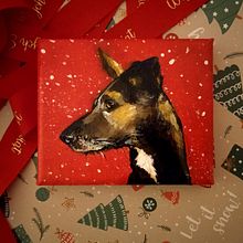 The Christmas Dog Painting. Un projet de Beaux Arts, Peinture acr , et lique de Valeryia Siamionava - 25.12.2022