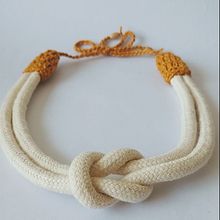 Colar de croche/crochet necklace . Un proyecto de Artesanía, Diseño de jo, as y Crochet de Marileni Tonini - 03.01.2023