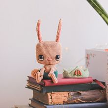 Pini, la coneja II . Design, Crochet, Amigurumi, and Fiber Arts project by Virreinata - 01.30.2023