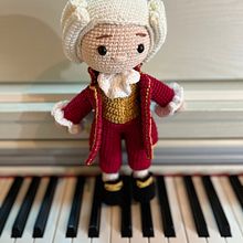 Mi proyecto del curso: Amigurumi: diseño de ropa, pelo y complementos. Un progetto di Artigianato, Design di giocattoli, Fiber Art, Uncinetto, Amigurumi e Textile Design di berenice.sanchez03 - 03.11.2022