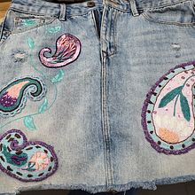 Mi proyecto del curso: Diseño de moda: pintura y bordado sobre prendas. Projekt z dziedziny  Malarstwo, Projektowanie mod,  Haft, DIY, Upc, cling, Wzornictwo tekst i liów użytkownika Aure Valentín Solari - 25.10.2022