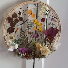 Mi proyecto del curso: Bordado sobre tul con flores naturales y plantas. Een project van Borduurwerk, DIY, Bloem- en plantenschikken y Textielontwerp van Marta Fabrellas Carreras - 31.01.2023