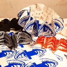Mój projekt z kursu: Nadruki na tekstyliach metodą sitodruku. Un projet de Sérigraphie, Estampe, Impression textile, Design textile, Création d'accessoires , et Design de bijoux de ada135 - 10.01.2023