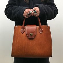 Hand-sewn leather Gallery Tote. Accessor, and Design project by Beth Dow - 02.02.2023