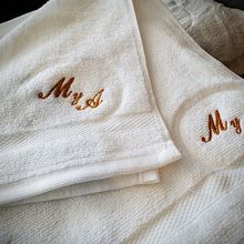 mejora tus prendas con los mejores bordados . Un proyecto de Publicidad de daylu uniformes y bordados - 02.02.2023