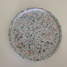 Meu projeto do curso: Acessórios para a casa em terrazzo com resina Jesmonite. Arts, Crafts, Furniture Design, and Making project by Gabrielly Pavan - 02.02.2023