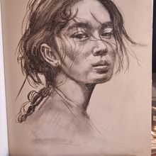 Mi proyecto del curso: Retrato realista al carboncillo . % Jeannette Johannsen-Evans tarafından hazırlanan Geleneksel illüstras, on, Güzel sanatlar, Çizim, Portre Çizimi, Ve Gerçekçi Çizim projesi - 02.09.2023