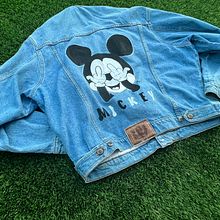 Customización textil personalizada- Mickey Mouse. Accessor, Design, Costume Design, and Traditional illustration project by Marta - 02.09.2023