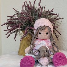 Mi proyecto del curso: Elaboración de muñecas amigurumi románticas Lily Ann Ein Projekt aus dem Bereich H, werk, Spielzeugdesign, Weben, Crochet, Amigurumi und Textildesign von anaisalcaraz - 09.02.2023