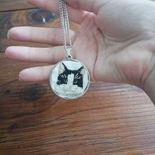 Mi proyecto del curso: Minibordado realista de mascotas. Jewelr, Design, Embroider, and Textile Design project by sabinekutt - 02.10.2023