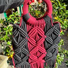 Il mio progetto del corso: Design e confezione di borse in macramè. Design, Accessor, Design, Arts, Crafts, Sewing, Fiber Arts, Macramé, and Textile Design project by Federica Mazzotta - 02.12.2023