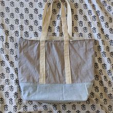 Tote Bag, Materiales Reciclados. Sewing, Patternmaking, Dressmaking, Textile Design, and Fashion Design project by yendonollegando - 02.17.2023
