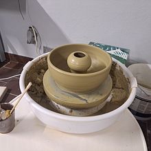 Self watering planter and ollas. Accessor, Design, Arts, Crafts, Fine Arts, Ceramics, and DIY project by Marta Drągowska - 02.22.2023