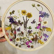 My project for course: Tulle Embroidery with Natural Flowers and Plants Ein Projekt aus dem Bereich Stickerei, DIY, Blumen- und Pflanzendesign und Textildesign von natalgibs8 - 19.02.2023