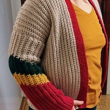Cardingan crochet. Fashion Design, Fiber Arts, DIY, Crochet, and Textile Design project by Beatriz Diego Segura - 02.26.2023