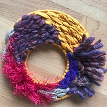 Il mio progetto del corso: Lavorazione a maglia di vivaci arazzi circolari. Un proyecto de Artesanía, Diseño de interiores, Pattern Design, Tejido, Telar y Diseño textil de melissa.laudi - 26.02.2023