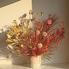 Il mio progetto del corso: Design di centrotavola con fiori essiccati e stabilizzati. Interior Design, L, scape Architecture, Decoration, DIY, Floral, and Plant Design project by marina_bacuzzi - 02.27.2023